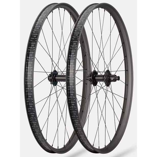 Zapletené kolo Specialized Roval Traverse SL Barva:
