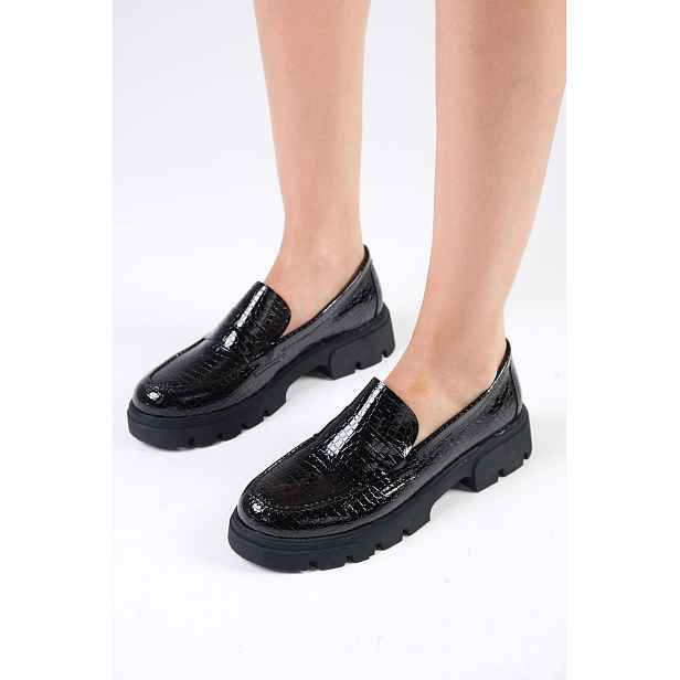 Mio Gusto Andrea Color Thick Soled Women's Loafer Shoes