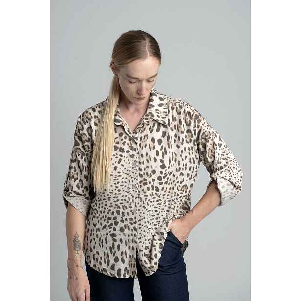 blouse with spots