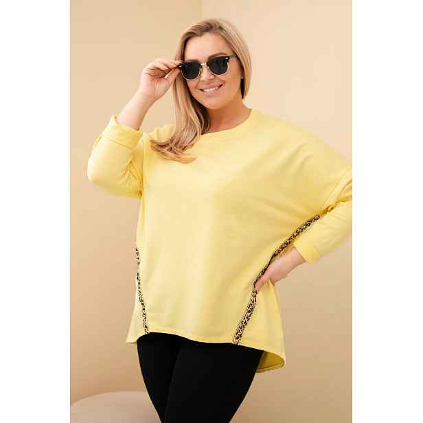 Plus size dámská halenka s leopardím lemem
