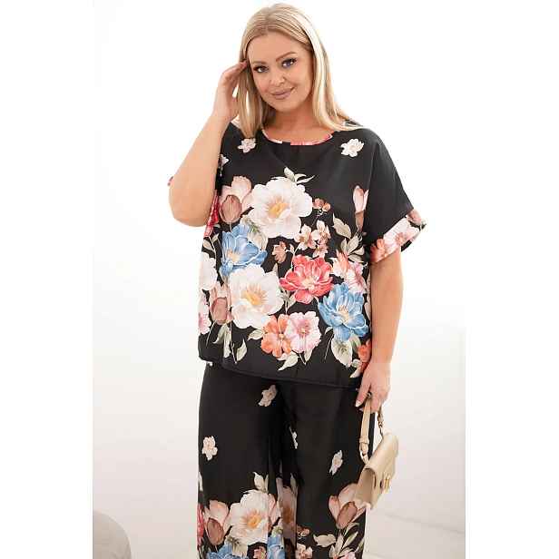 Dámský plus size set s blůzkou a květinovými kalhotami