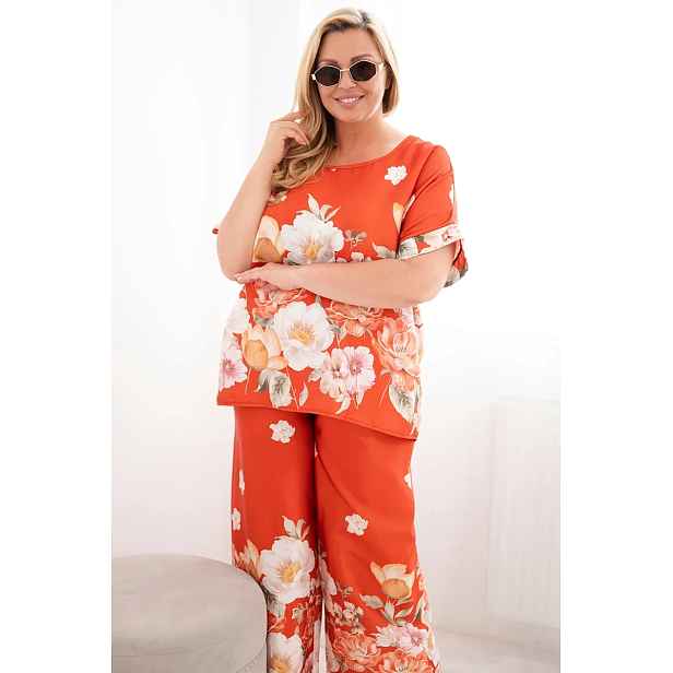 Dámský plus size komplet s blůzkou a květinovými kalhotami